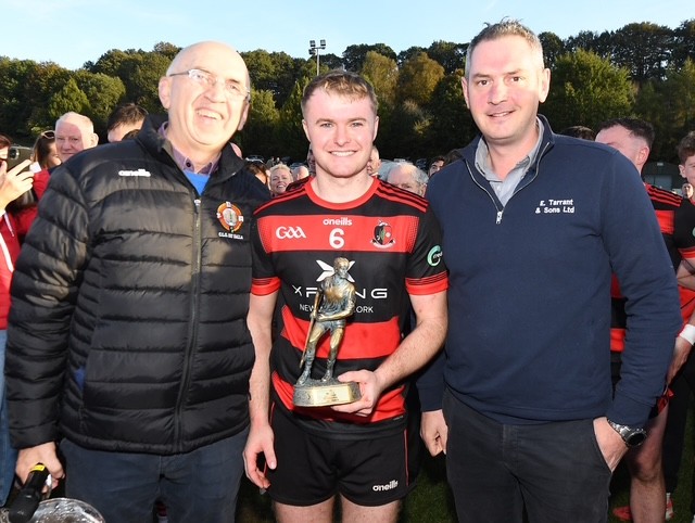 Michael Browne Receives the E.TARRANT & SONS JAHC FINAL MAN OF THE MATCH AWARD
